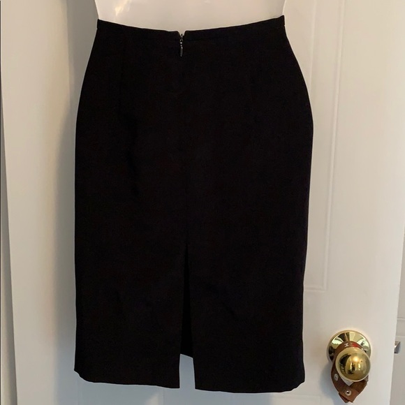 Tristan & Iseut Black Skirt - Picture 2 of 3